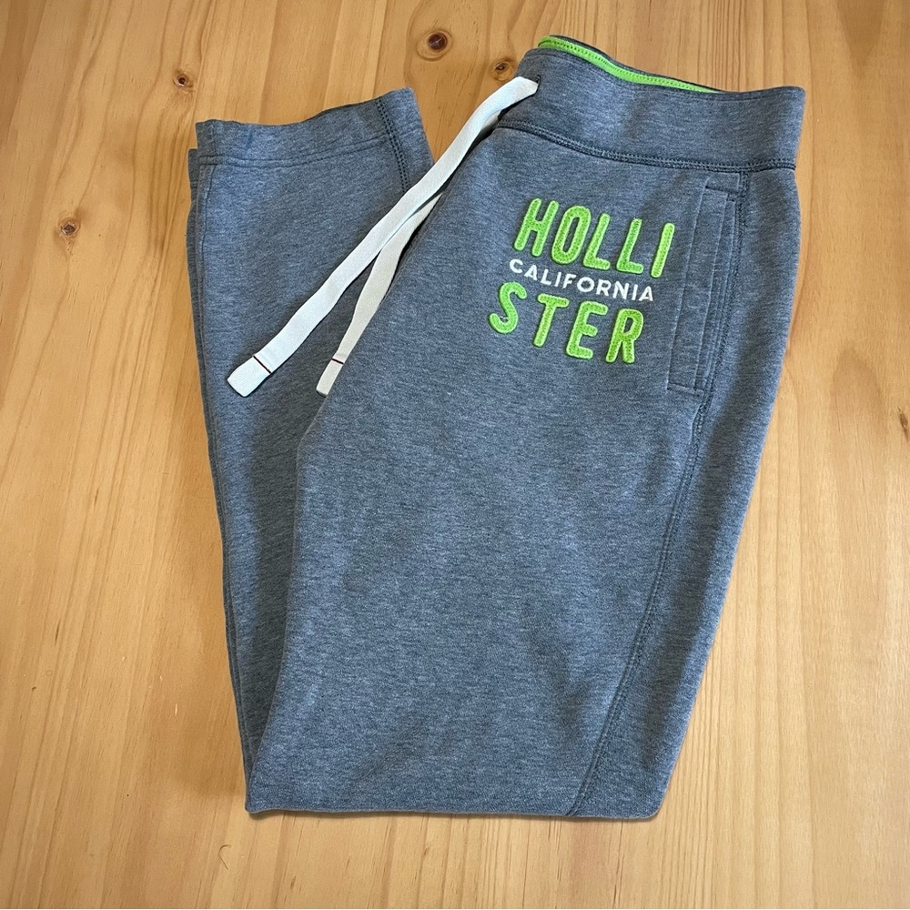Sale: Hollister, size Medium: vintage sweatpants in gray/green with pockets